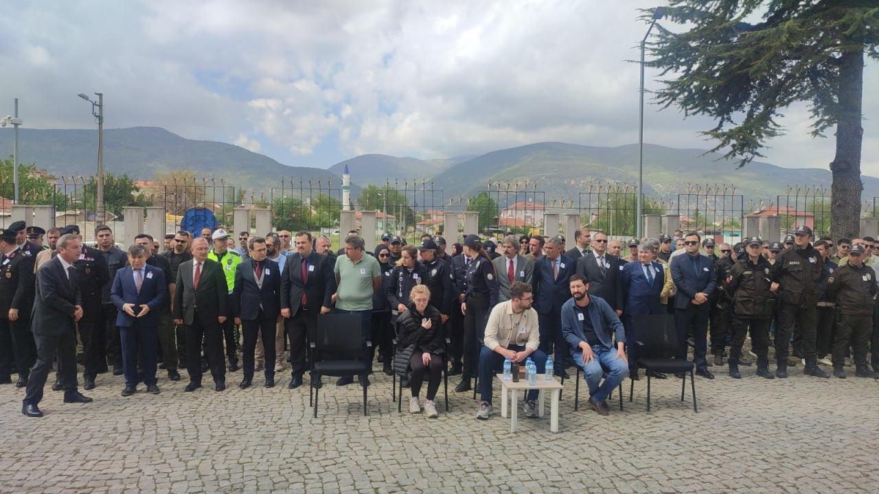 Mesaide kalp krizi geçiren polis hayatını kaybetti