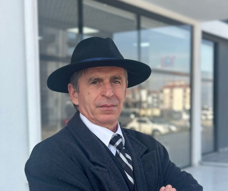 YAZAR VE ŞAİR ADAM SİLVER KİMDİR ?