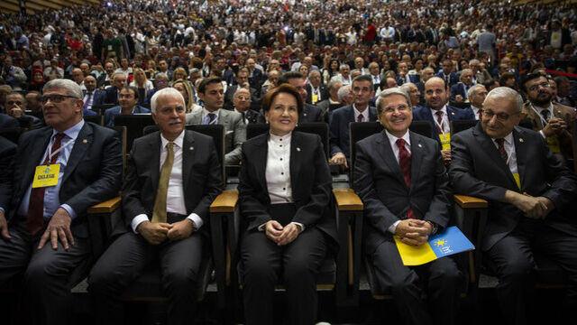 İYİ Parti Genel Başkan adayı Dervişoğlu: Akşener'in hayır duasını aldım