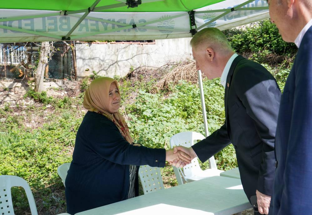 İstanbul Valisi Gül, yangın faciasında hayatını kaybedenlerin ailelerini ziyaret etti