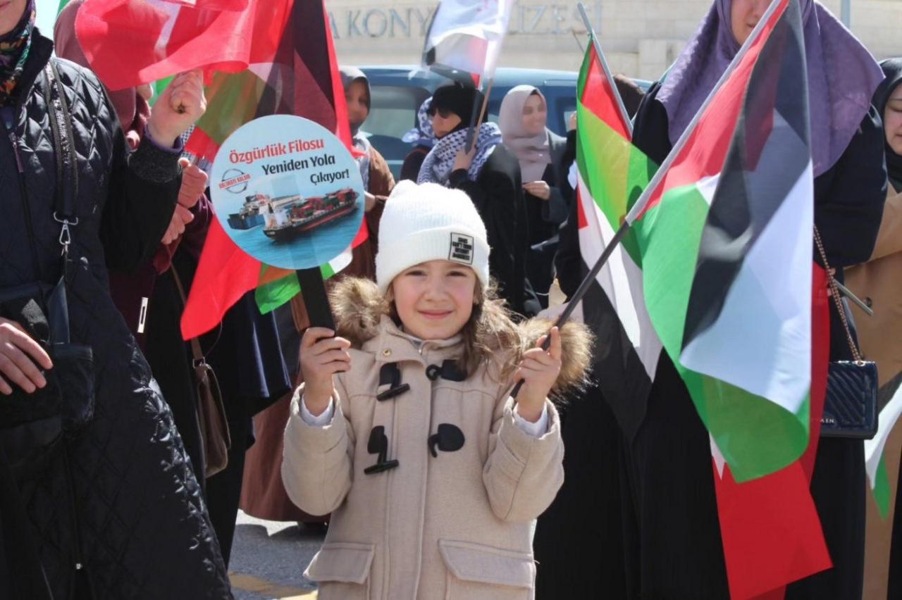 Konya'dan Gazze'ye 6 yardım tırı gönderildi