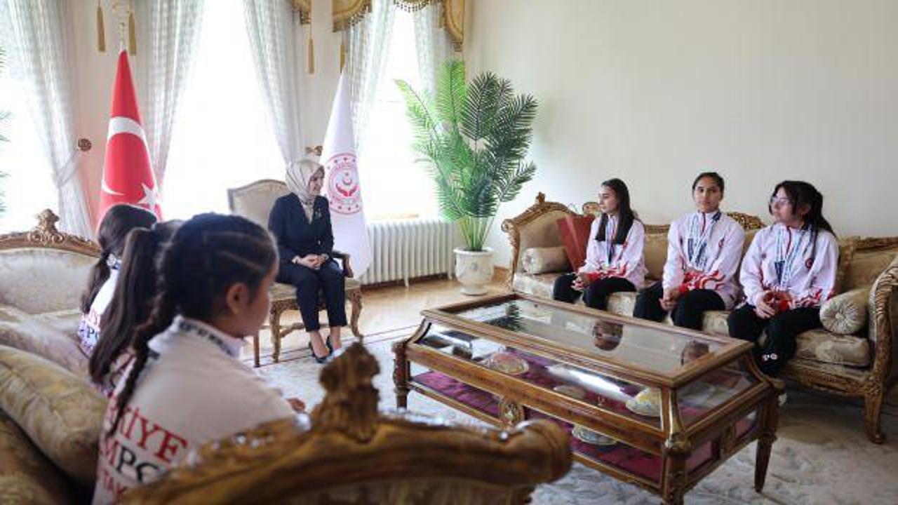 Bakan Göktaş, milli sporculara verdiği ‘ziyaret’ sözünü yerine getirdi