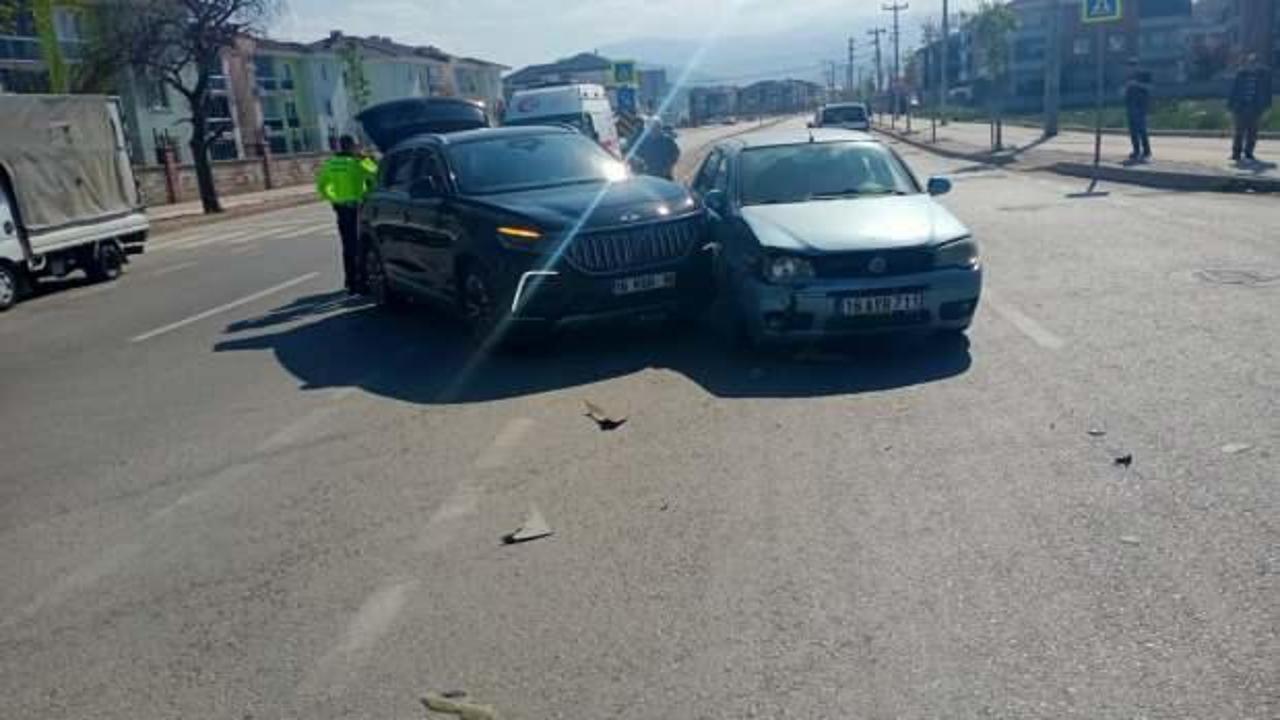 Bursa’da 2 otomobil çarpıştı: 5 yaralı
