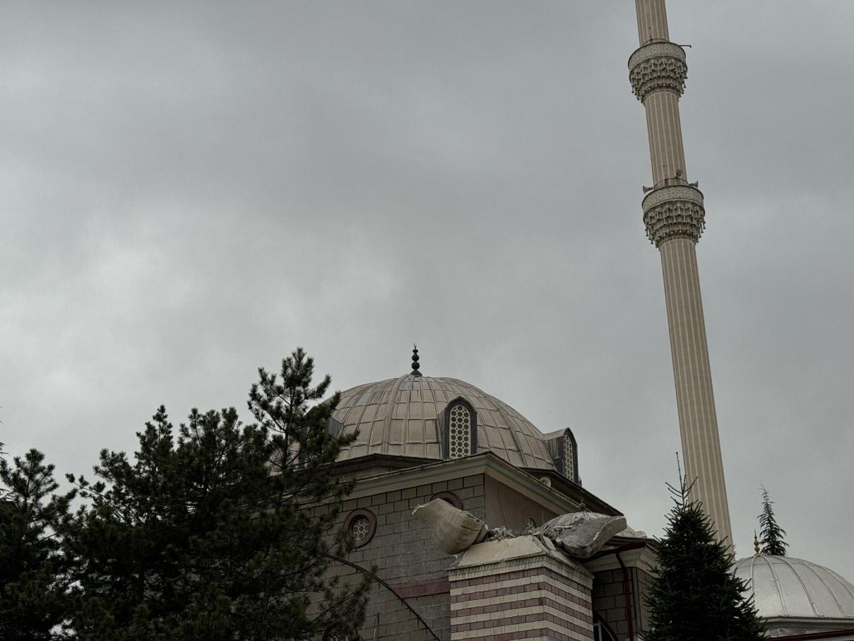 Çankırı'da cami minaresi uyarısı! Çevresindeki binalara tahliye kararı verildi