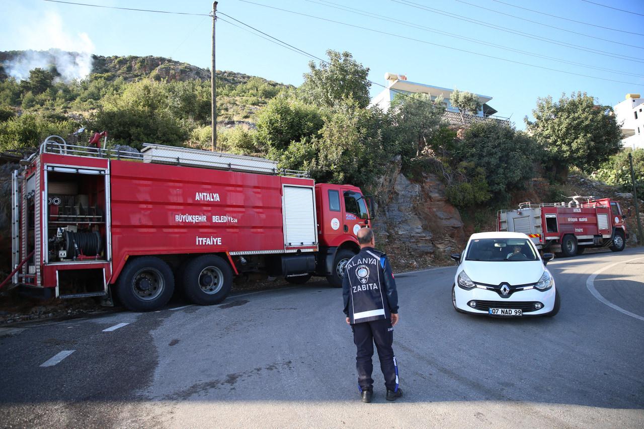 Alanya'da ormanlık alanda yangın