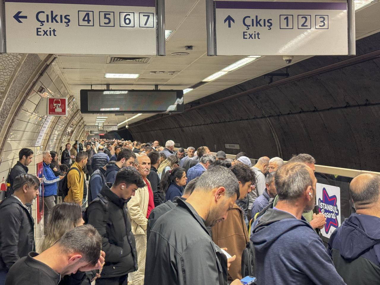 İstanbul'da Metro Hattındaki arıza 27 saattir giderilemedi