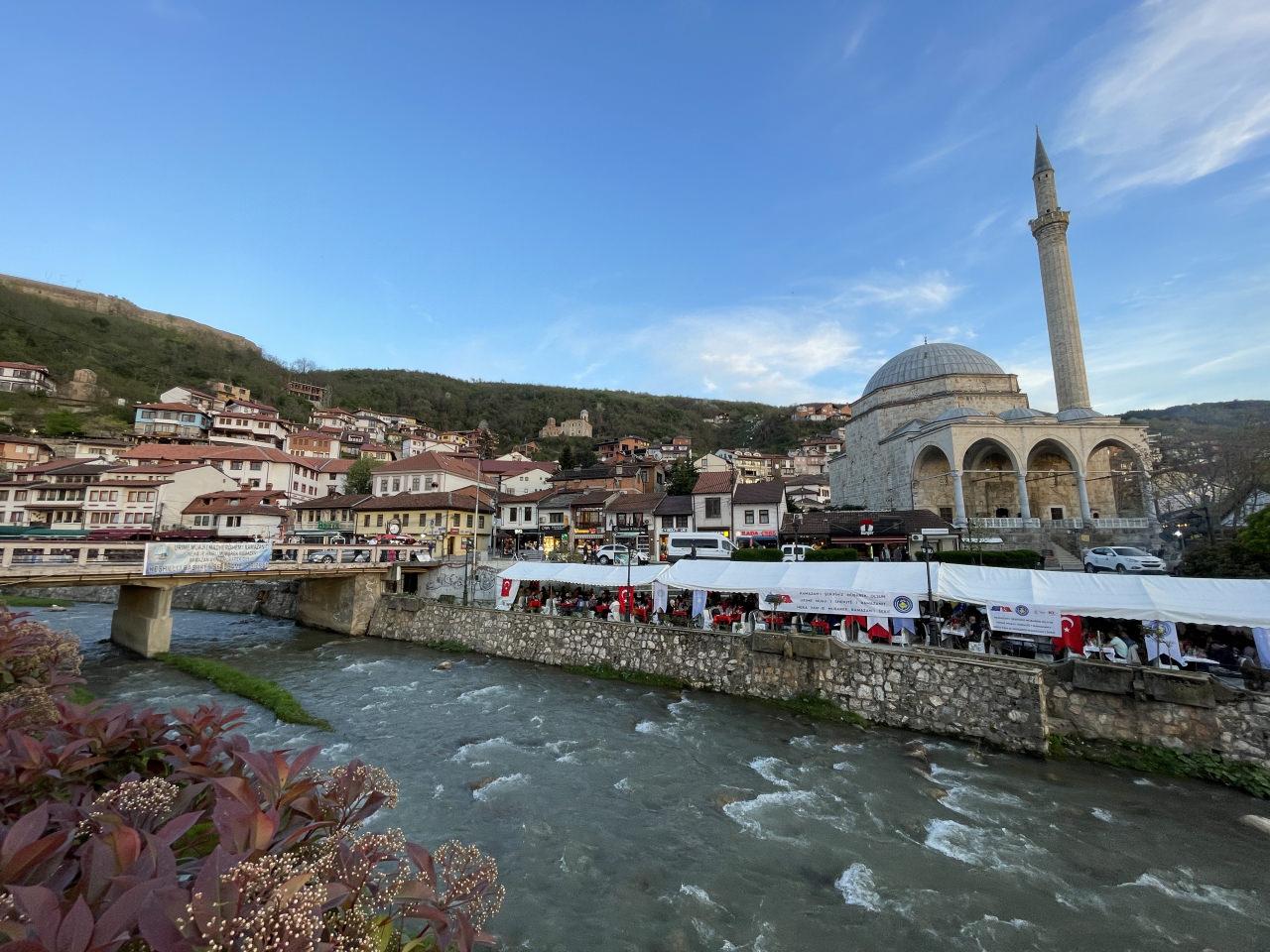 KFOR bünyesinde görevli Türk askeri, Kosova'da Kadir Gecesi dolayısıyla iftar verdi