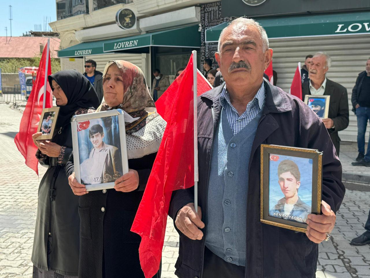 Vanlı ailelerin DEM Parti İl Başkanlığı önündeki eylemleri devam ediyor