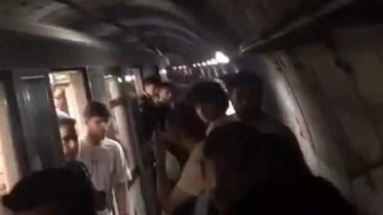 İstanbul’da metro arızalandı, yolcular raylarda yürüdü!