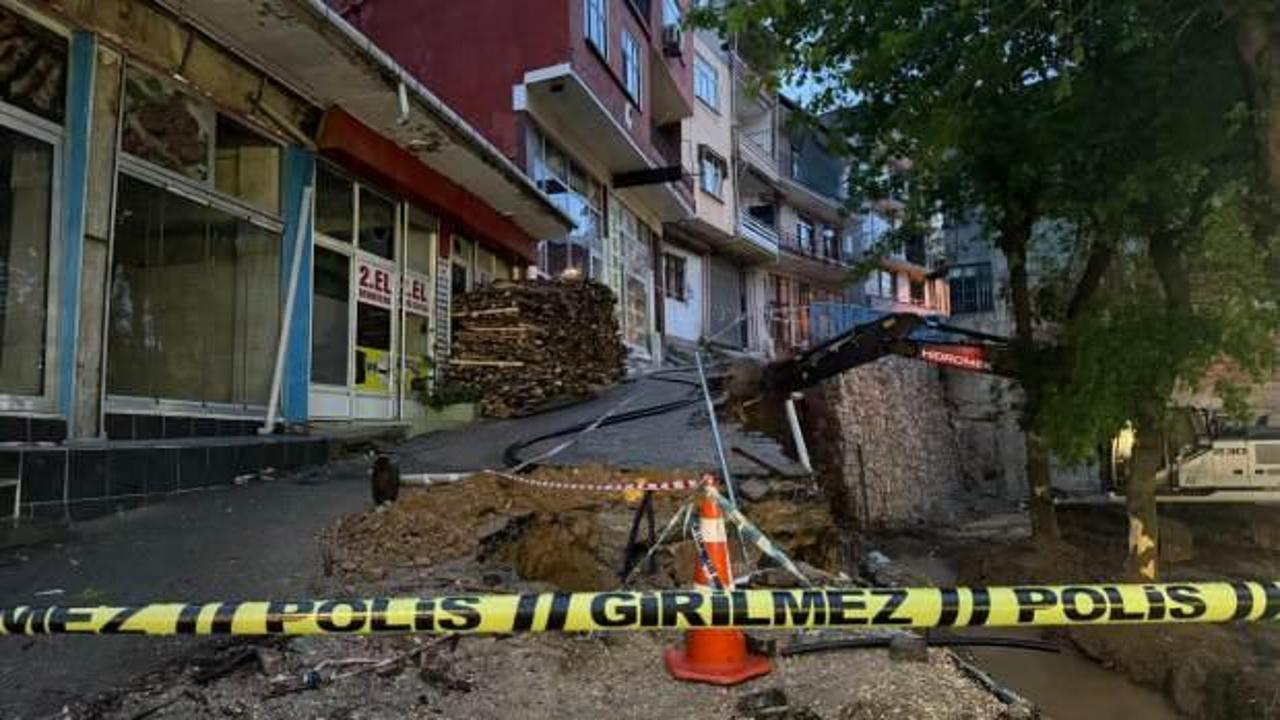 Kocaeli’de istinat duvarı çöktü: 5 katlı bina tahliye edildi