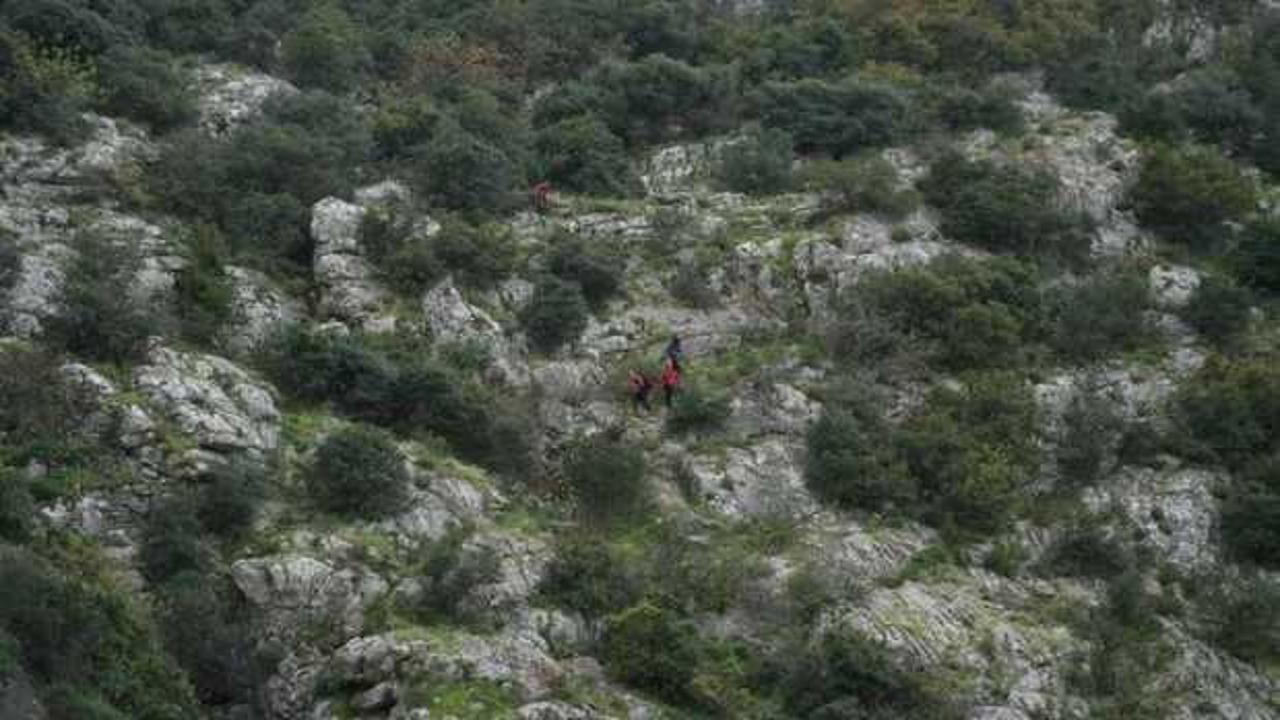 Piknikte top oynarken kayalıklara düşüp öldü!