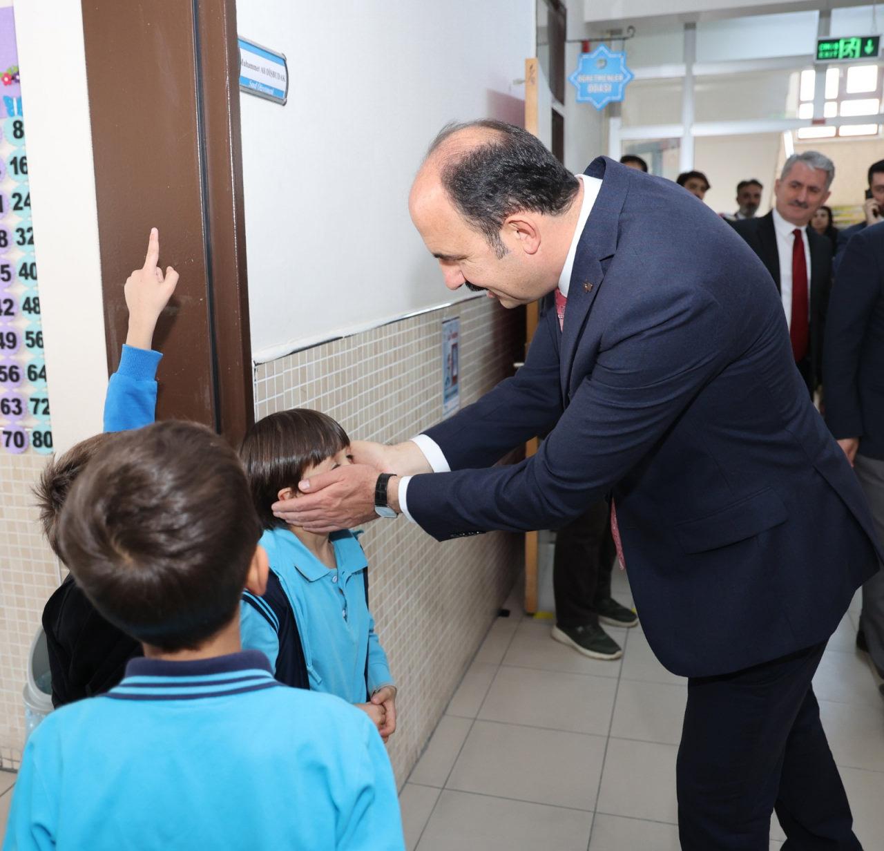 Başkan Altay'dan sessiz sedasız öğrencilere yıllık 126,5 milyon TL destek