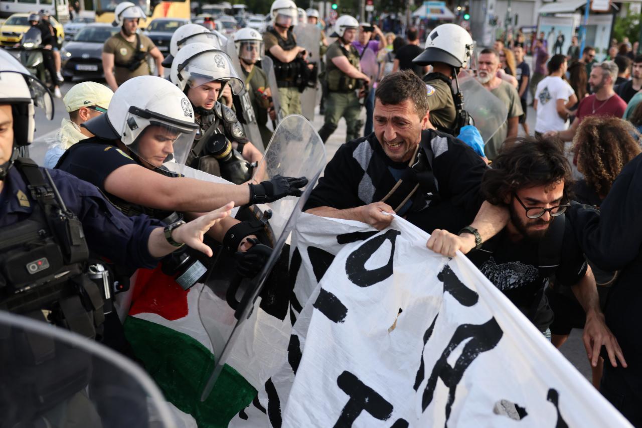 Yunanistan'da Filistin destekçilerine biber gazıyla müdahale!