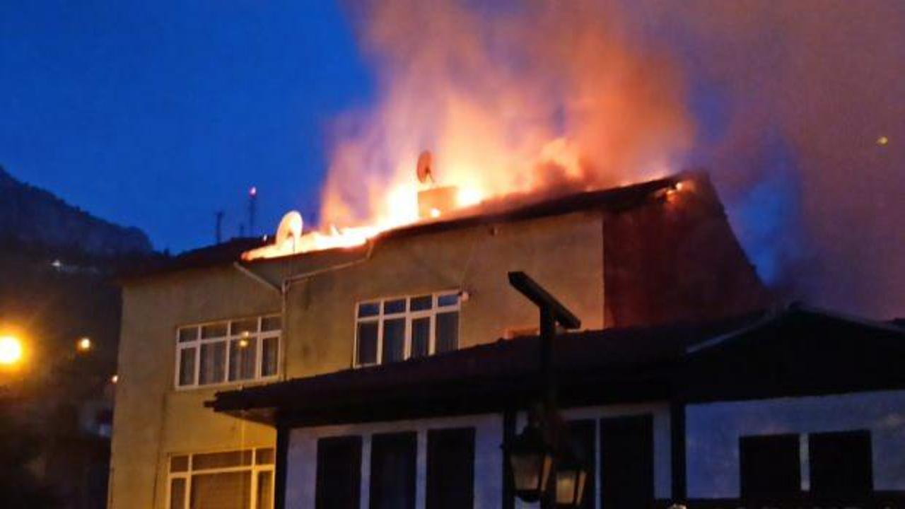 Amasya’da asırlık konakta yangın! Acı haber geldi!