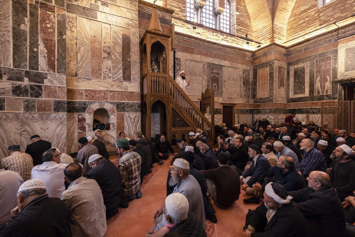 Kariye Camii'nde 79 yıl sonra ilk kez cuma namazı