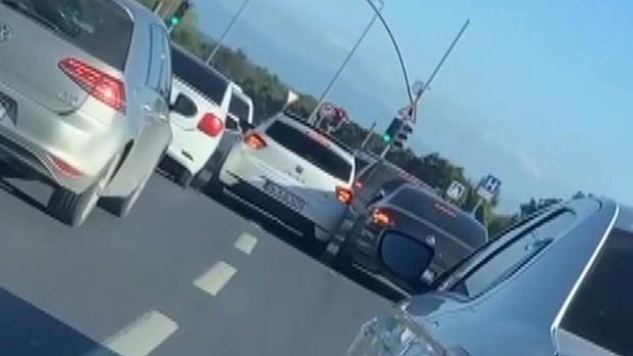 Bakırköy’de makas atarak ilerleyen otomobil kaza yaptı