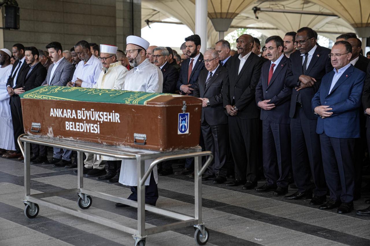 Sudan Egemenlik Konseyi Başkanı Burhan'ın oğlunun cenazesi toprağa verildi