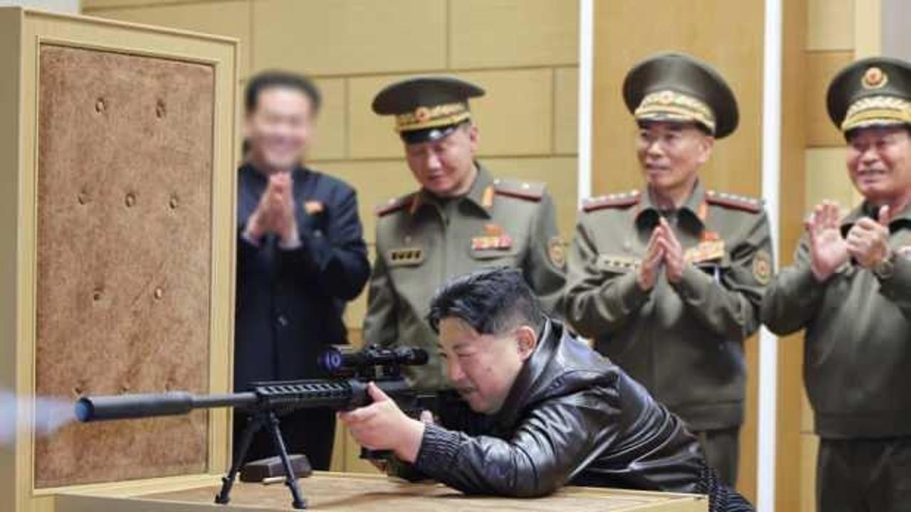 Kim Jong silah fabrikası gezdi: Hedefi 12’den vurdu!