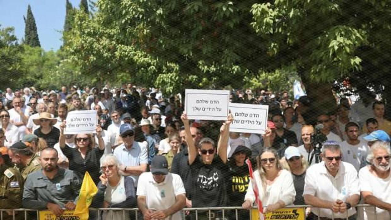 Netanyahu’ya anma töreninde şok!