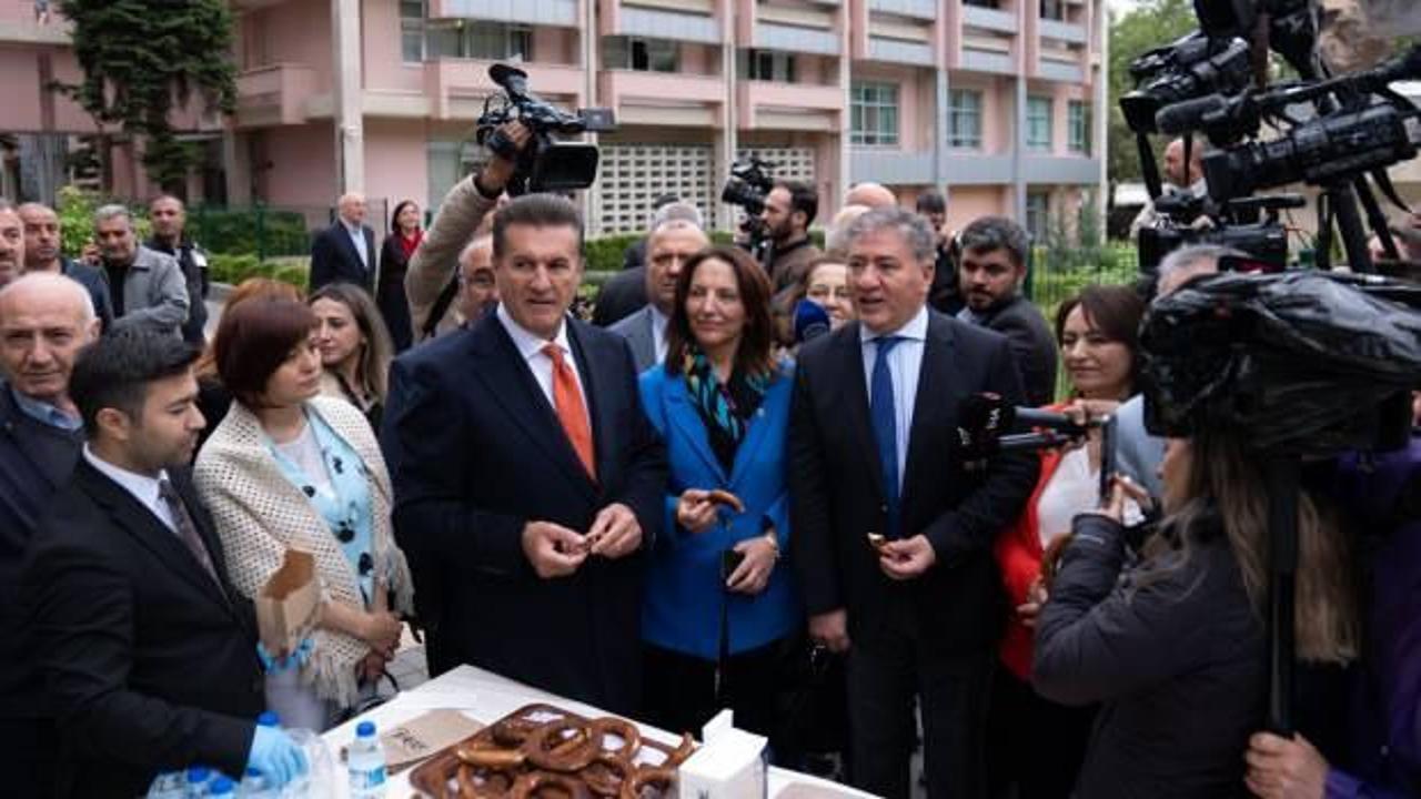 Bakanlıktan protesto düzenleyen CHP’lilere ikram