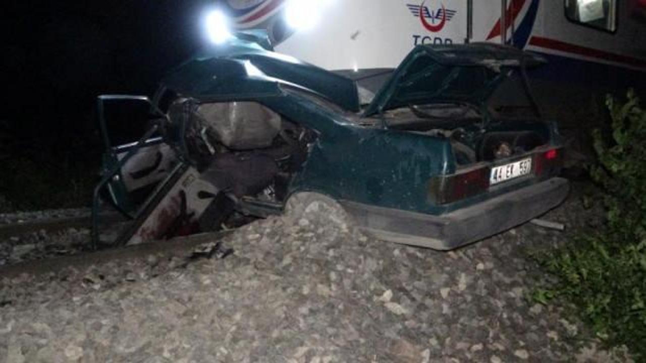 Trenin altında kalan otomobilin sürücüsü hayatını kaybetti