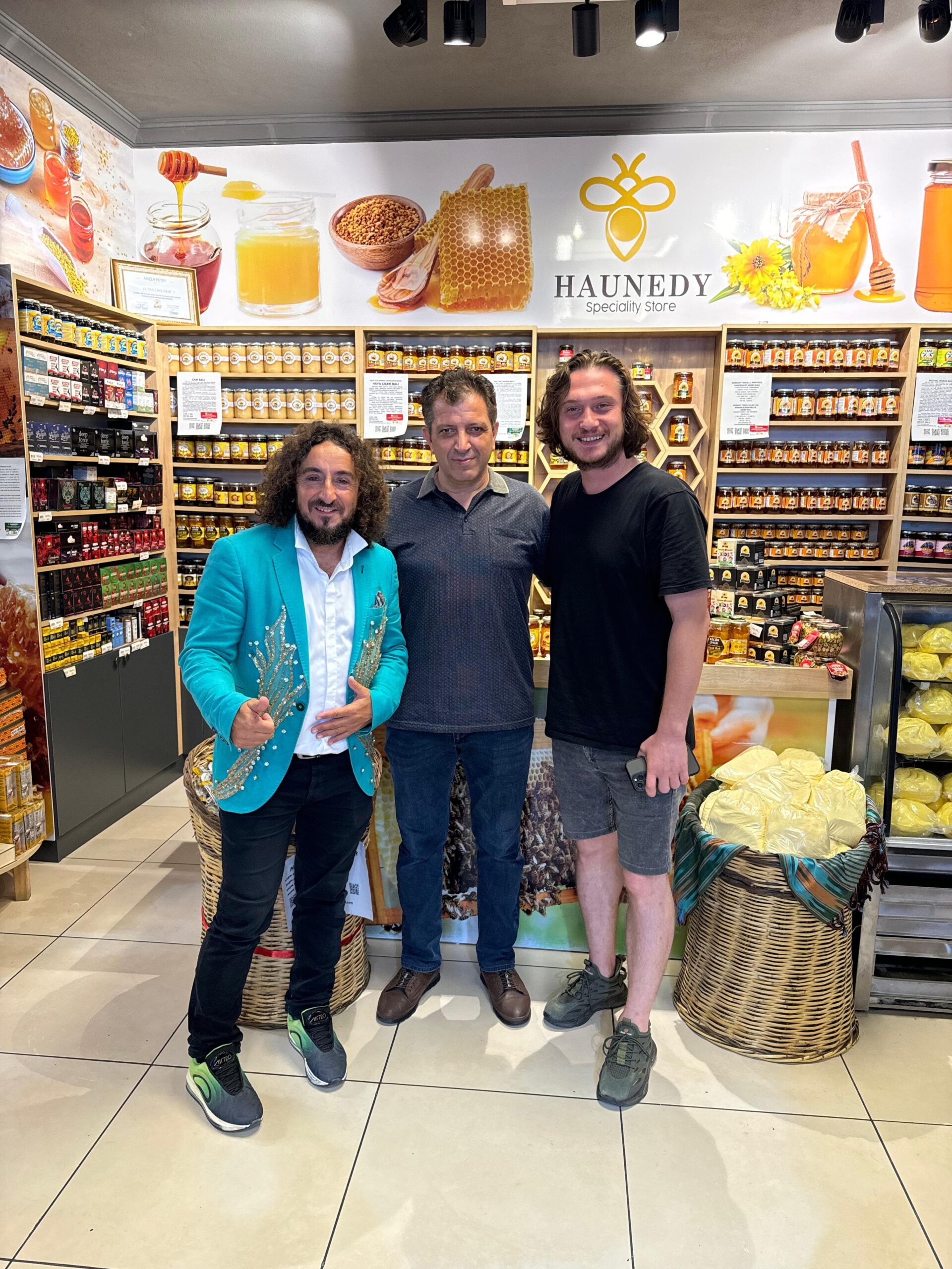 Onur Atmaca, Orhan Aykut ve Mülayim Çimen Haunedy’de Anzer Balına Hayran Kaldı