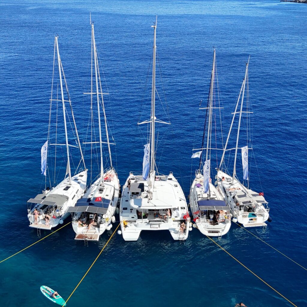 Sailors in Yellow Shorts: Göcek'te Yelkenli Tekne ile VIP Parti Deneyimi