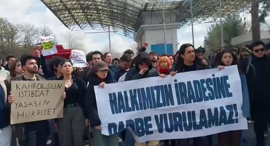 Dokuz Eylül Üniversitesi Öğrencileri Barikatı Yıktı: Buca Halkından Destek